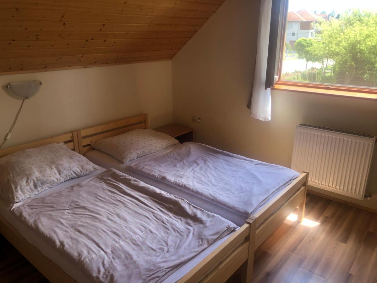 Zalakarosi Egerfa Nyaralohaz Foeldszinti Es Emeleti Apartman Dış mekan fotoğraf