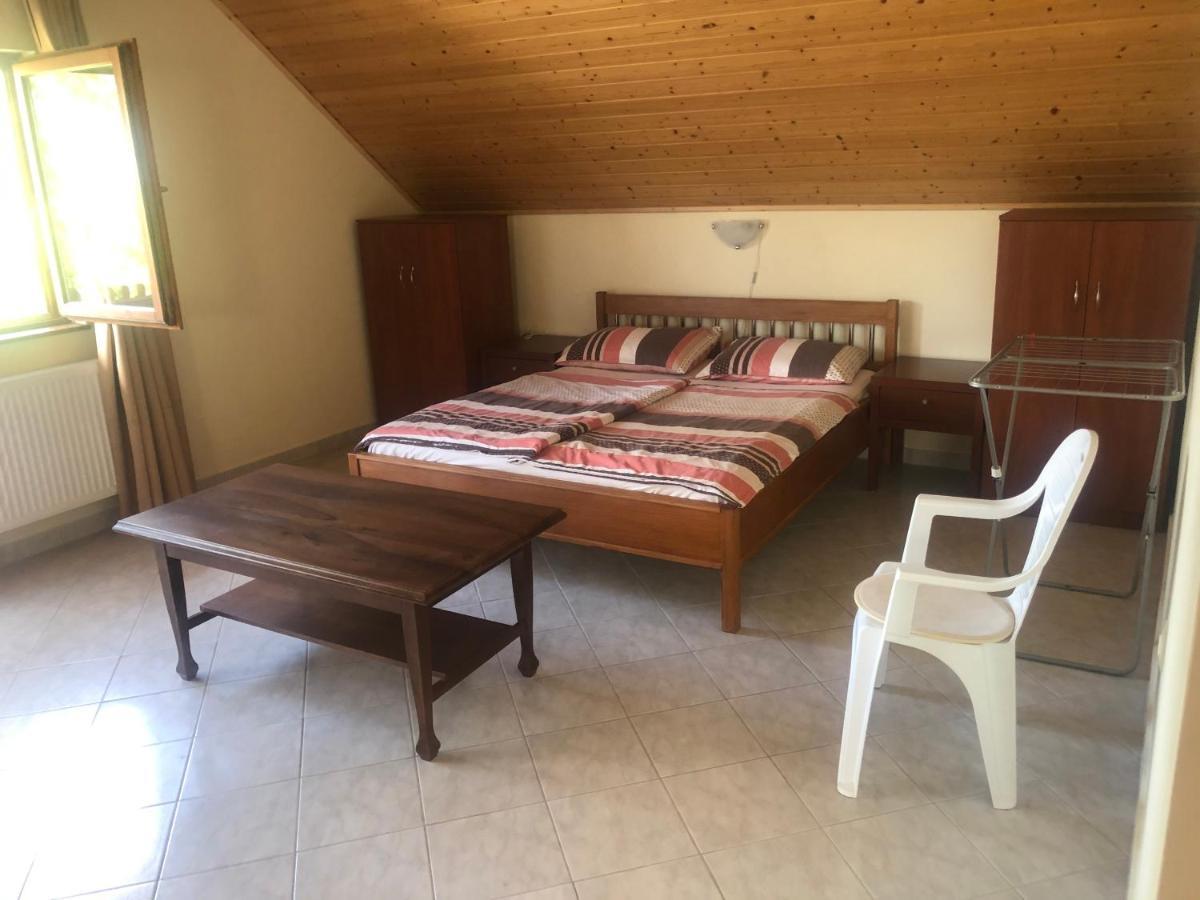 Zalakarosi Egerfa Nyaralohaz Foeldszinti Es Emeleti Apartman Dış mekan fotoğraf