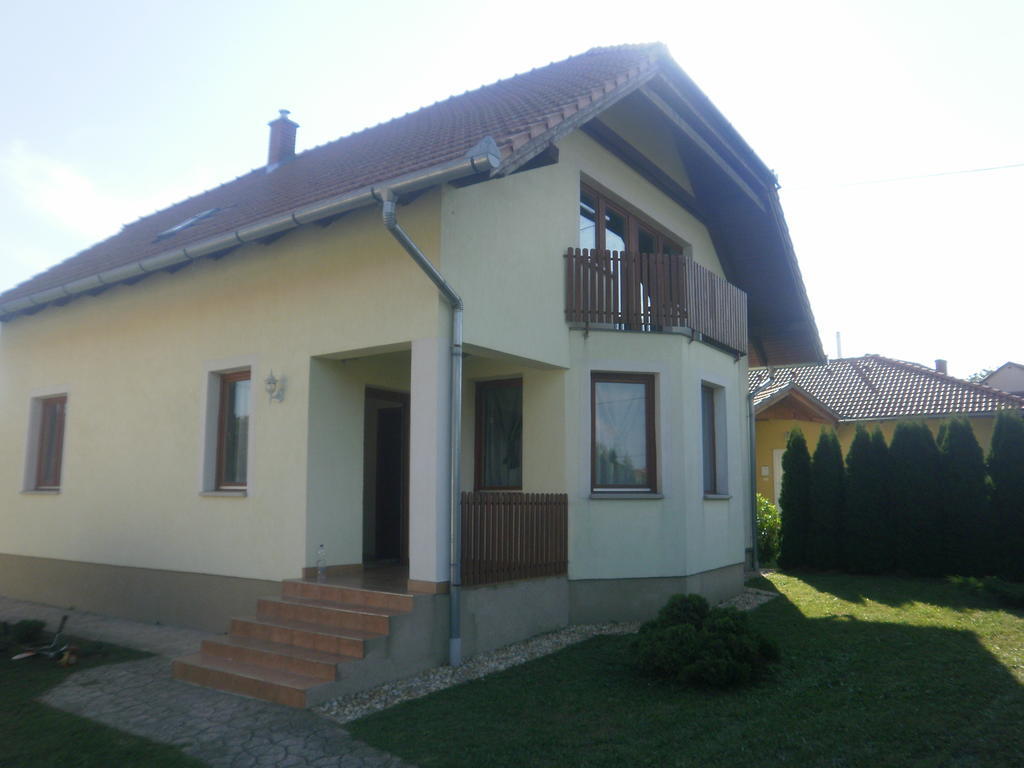 Zalakarosi Egerfa Nyaralohaz Foeldszinti Es Emeleti Apartman Dış mekan fotoğraf
