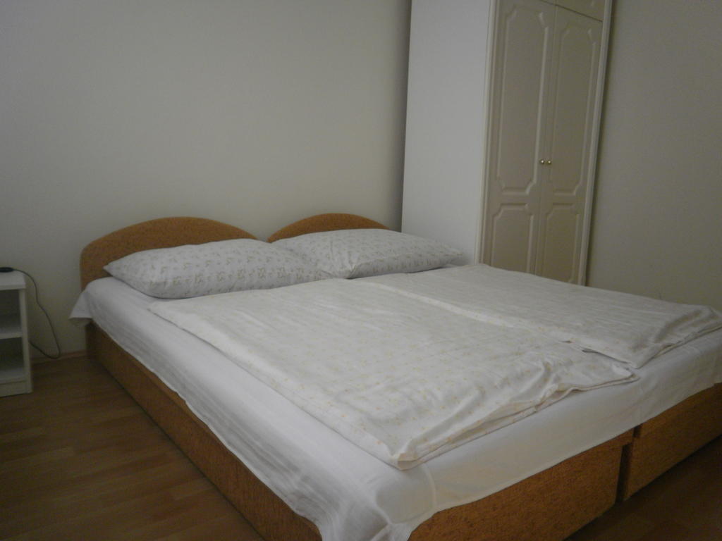 Zalakarosi Egerfa Nyaralohaz Foeldszinti Es Emeleti Apartman Oda fotoğraf