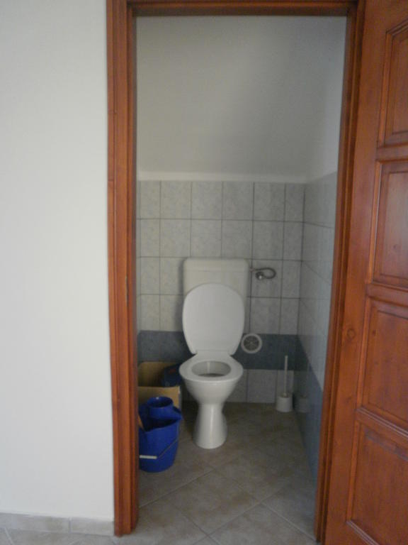Zalakarosi Egerfa Nyaralohaz Foeldszinti Es Emeleti Apartman Oda fotoğraf